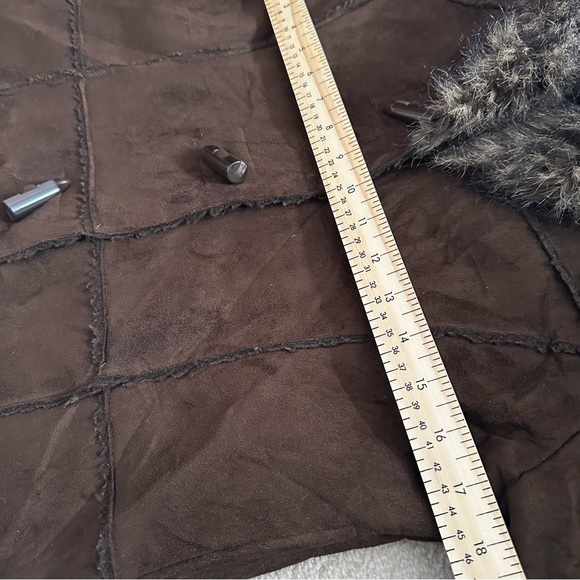 Vintage Brown Jacket with Faux Fur Accents and Toggle buttons.Size Junior 11 Y2K - Picture 6 of 7